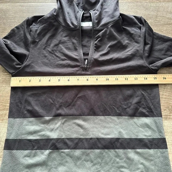 North Face Hooded Longsleeve Base Layer size Medium - Picture 8 of 8